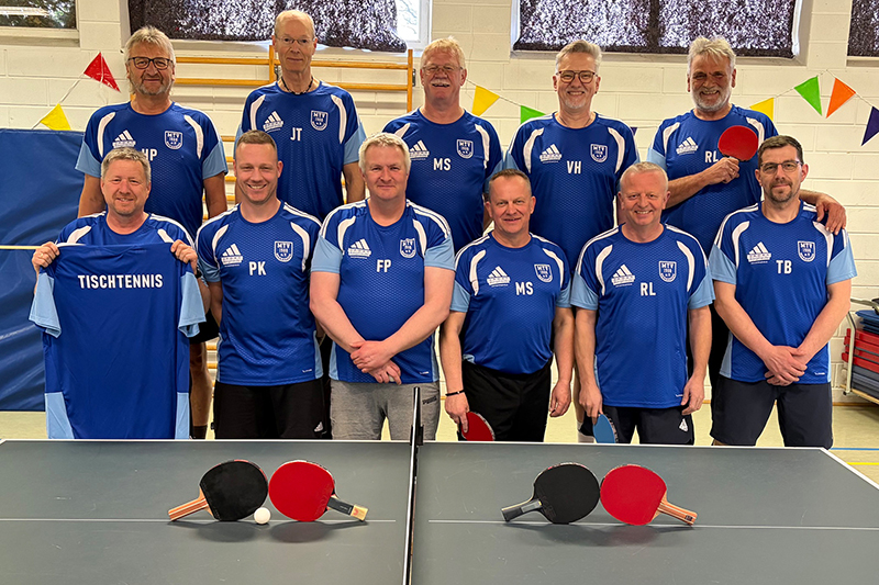 Neue Trikots für Tischtennisspieler des MTV Wangersen 300 dpi 800 x 533px